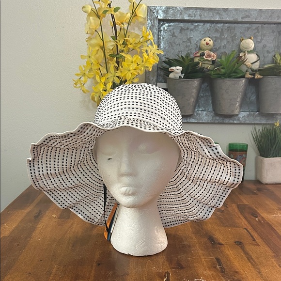 NWT Wallaroo Scrunchie Boardwalk-Style Packable Adj. Sizing Polka Dot Sun Hat main image 5